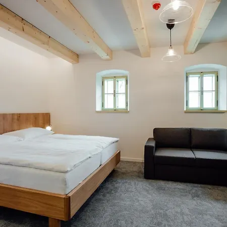 Resla I, Ii, Hotel