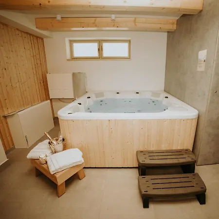 Resla I, Ii, & Wellness Otel