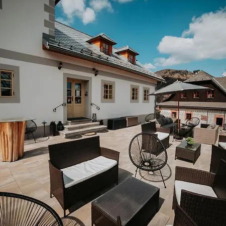 Resla I, Ii, Hotel