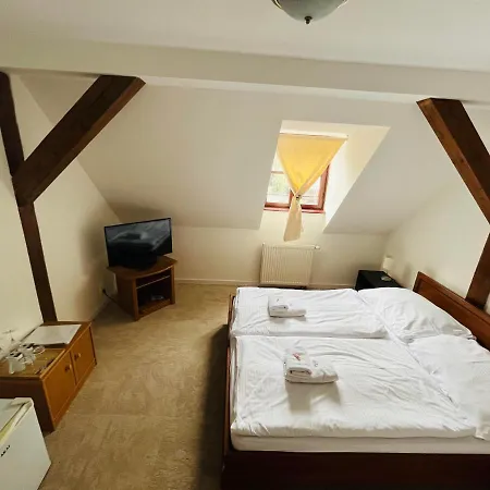 Hotel Resla I, Ii,