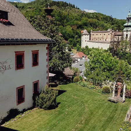Resla I, Ii, Hotel