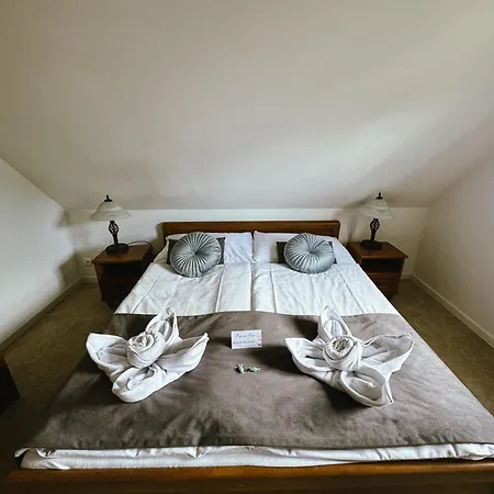 Resla I, Ii, Hotel