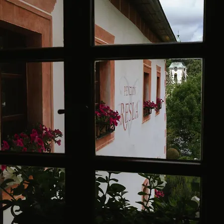 Resla I, Ii, Hotel
