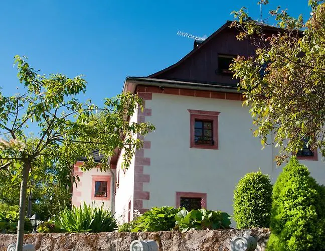 Resla I, Ii, & Wellness 3* Banská Štiavnica